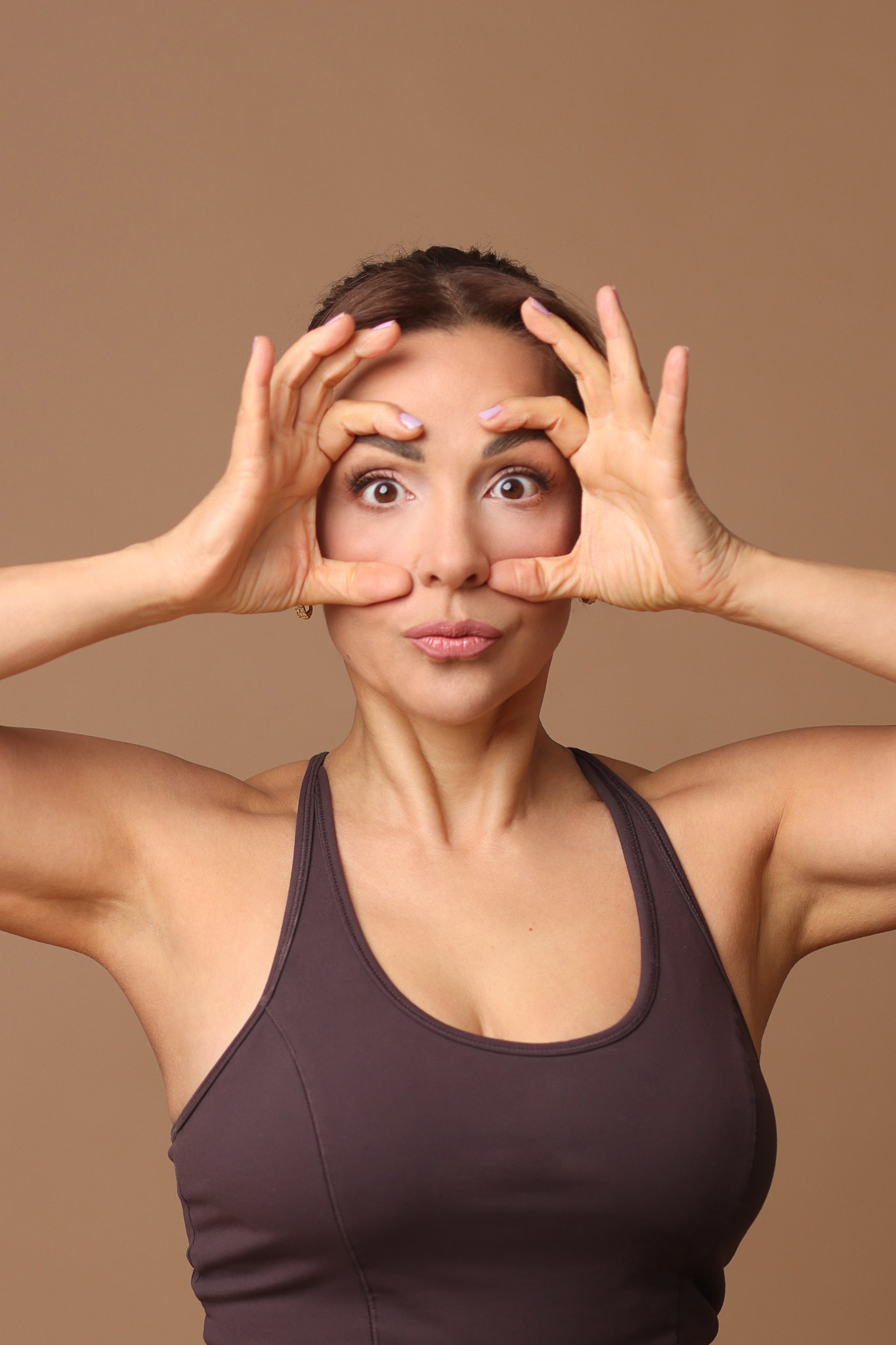 Facial fitness exercise demonstration